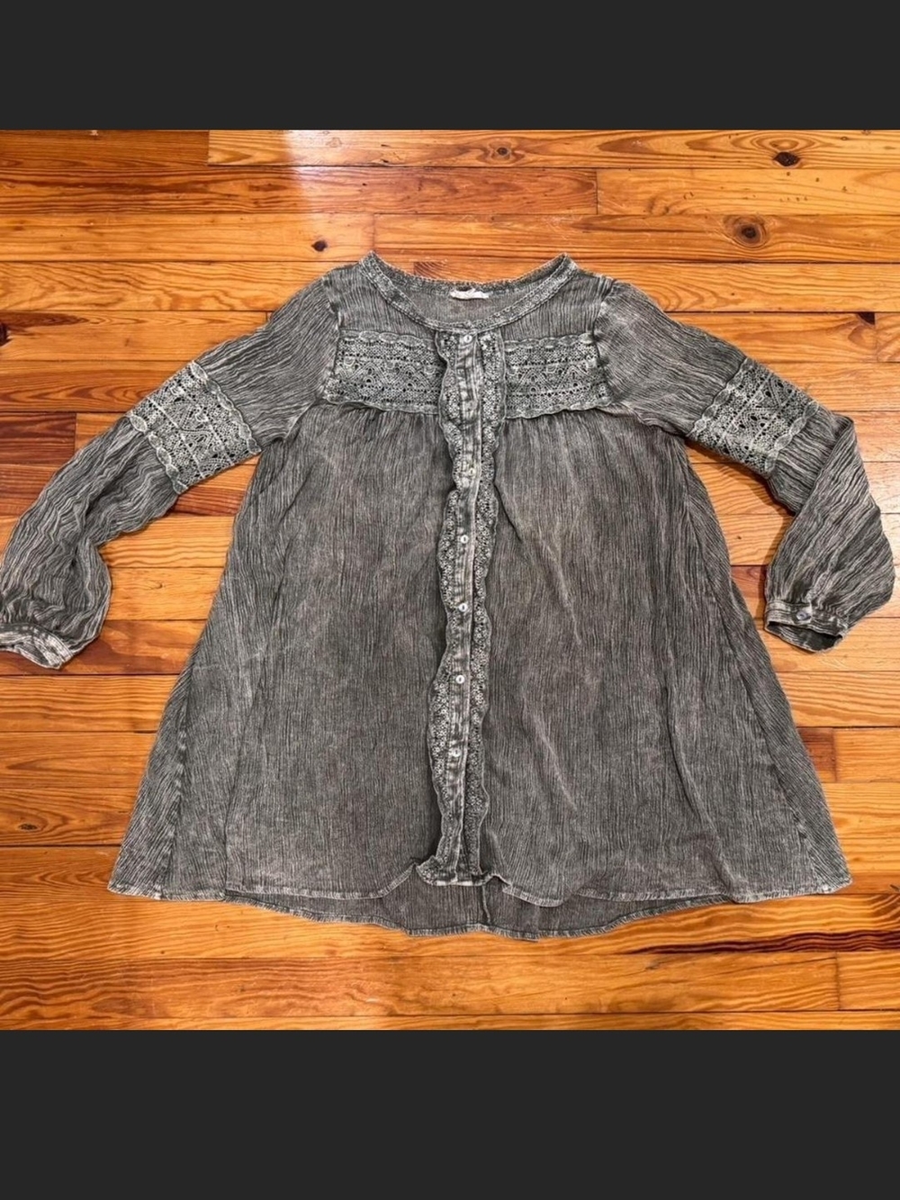 Easel Olive Gray Lace-Trim Crinkle Tunic